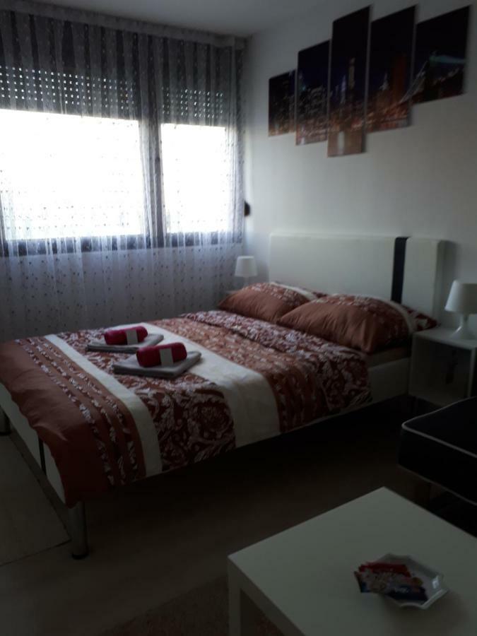 Studio Apartman Marija Zagabria Esterno foto